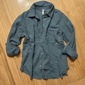 BNWOT Three Bird Nest blue cloth button down size Medium